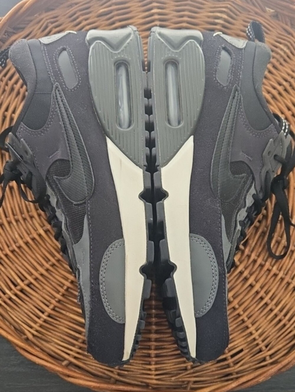 Nike Womens's Black and Gray 90's Sz 9.5
